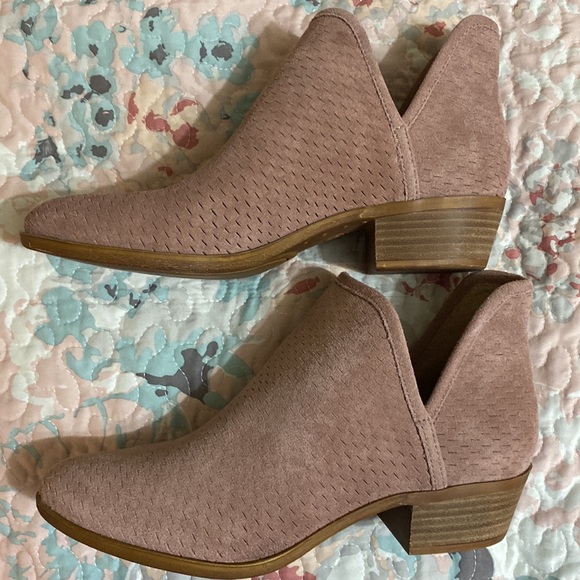 LUCKY brand booties, pink suede, like new! Size 9 - Picture 5 of 7